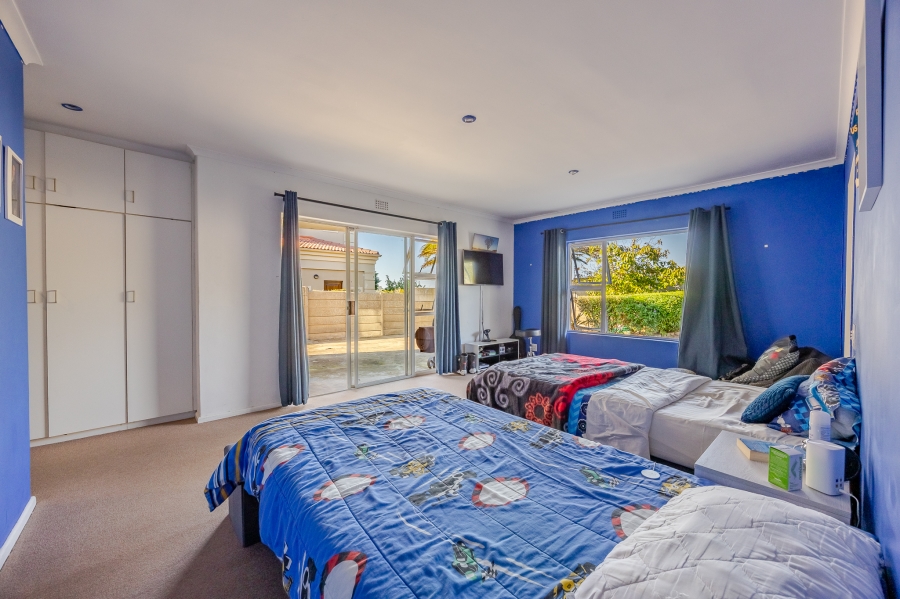 6 Bedroom Property for Sale in Vergesig Western Cape